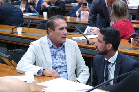 Produtividade em Alta: Deputado Federal Carlos Gaguim avança com pautas sociais e de consumo em Brasília
