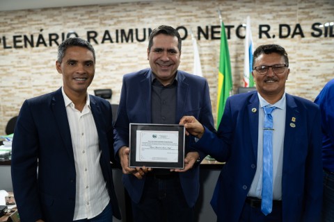 Marcus Marcelo recebe título de cidadão de Palmeirante e anuncia novos investimentos